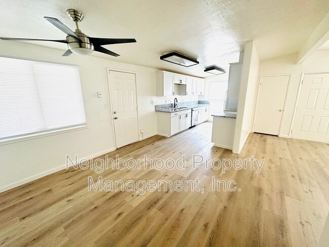 Building Photo - 1126 W Birch Ave