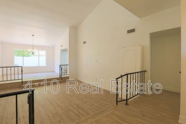 Building Photo - 951 E Leeward Ln