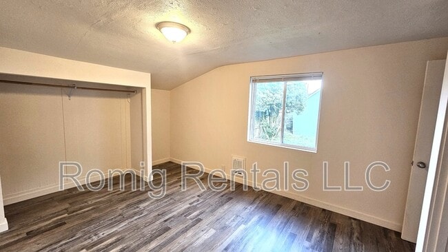 Building Photo - Cent- 1206 B Street