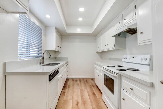 Building Photo - 12258 Montana Ave - across from Brentwood ...