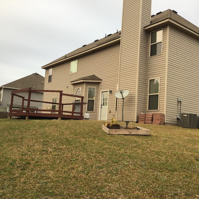 Building Photo - 2793 Huntcliffe Dr