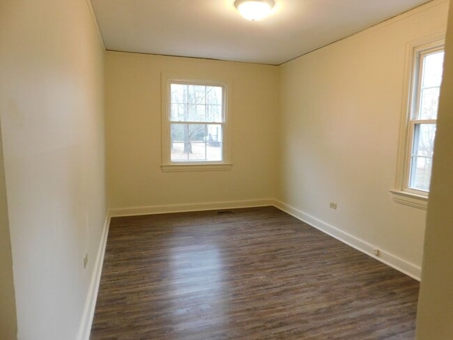 Building Photo - 516 Williams St