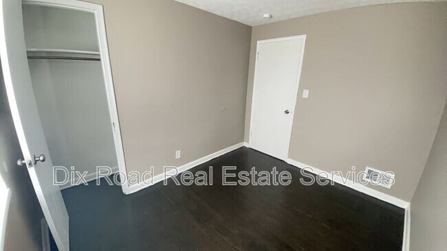 Building Photo - 1519 S Smithville Rd