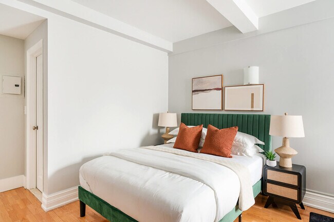 Building Photo - 240 W 73rd St