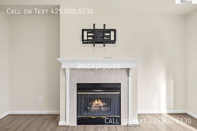 Building Photo - Prime Bellevue Location – Parkside Townhom...