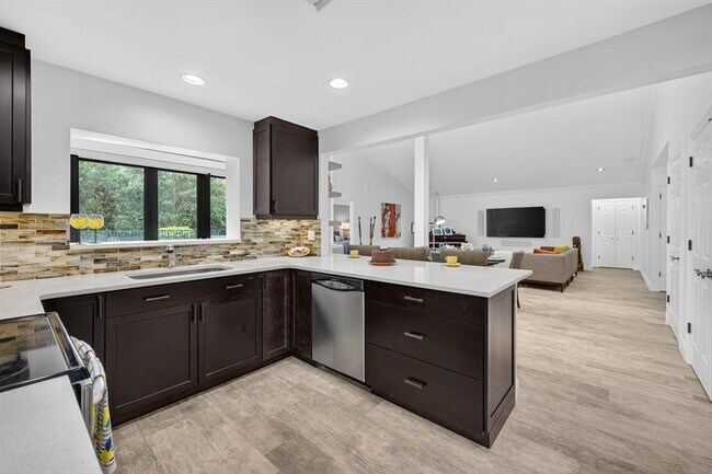 Building Photo - 2801 DC Country Club Boulevard