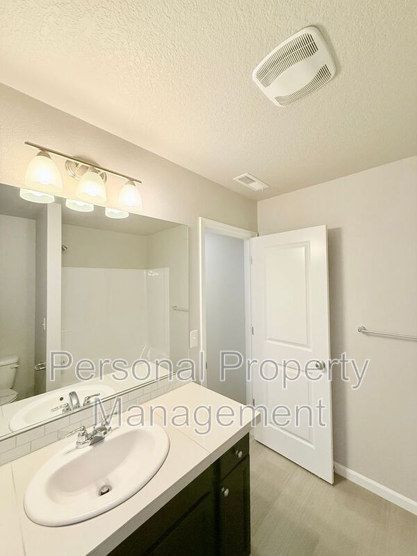 Building Photo - 2727 S White Salmon Dr
