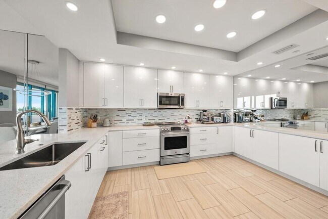 Building Photo - 1560 Gulf Blvd