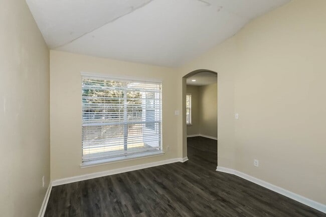 Building Photo - 10714 Estelle Cir