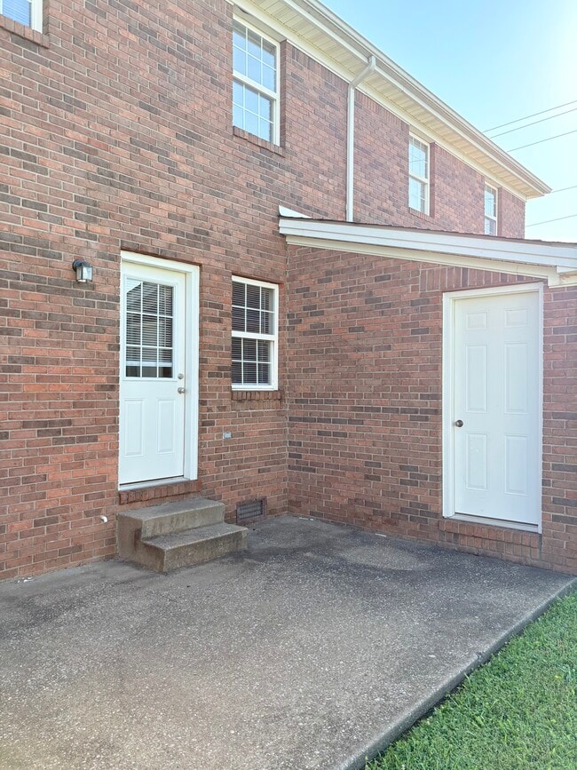 Building Photo - 2038 Salisbury Dr