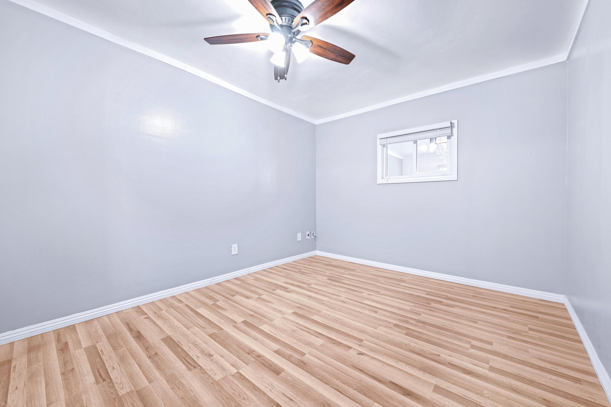 Second Bedroom - 12801 Moorpark St