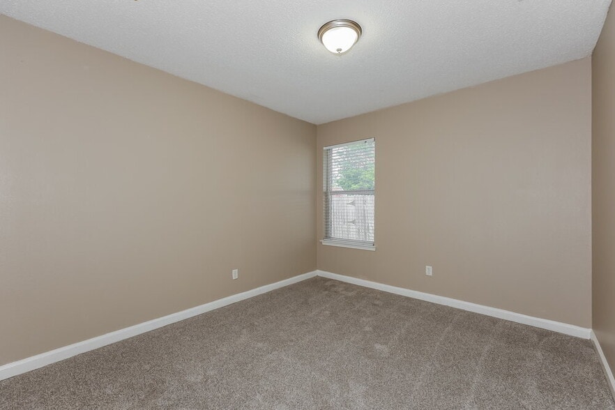 Building Photo - 528 Cambridge Dr