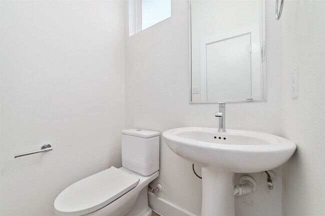 Building Photo - 2109 Holman St