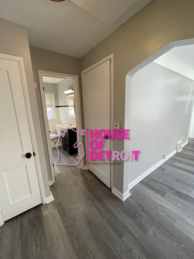 Building Photo - 3 BEDROOM | 1 BATH | FREE PRE SCREEN