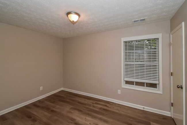 Building Photo - 2429 Chauncey Ln