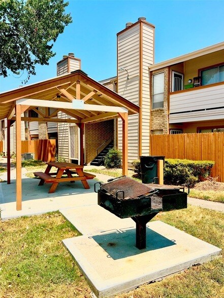 Building Photo - 10202 Forum Park Dr
