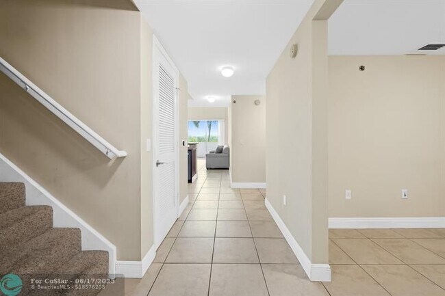 Building Photo - 2641 N Flamingo Rd