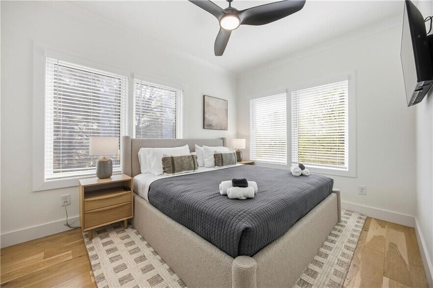 Building Photo - 438 Markham St SW