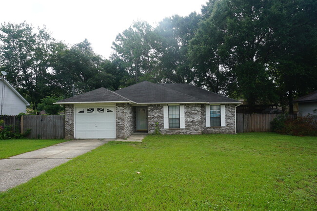 Primary Photo - 304 Green Oak Dr