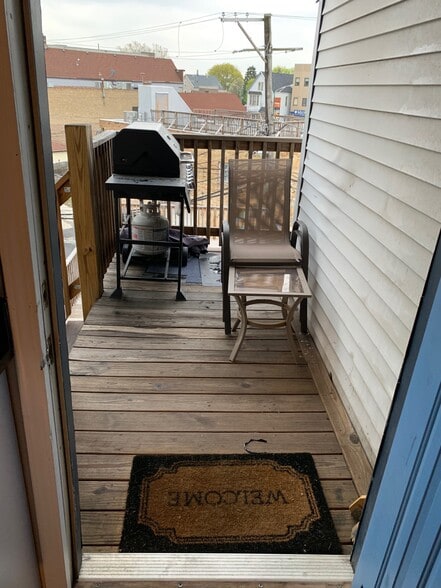 Building Photo - 2321 W Belmont Ave