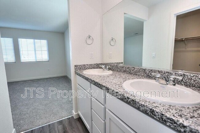 Building Photo - 2097 Shady Tree Cir