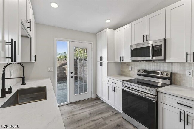 Building Photo - 6529 Pinon Pine Way