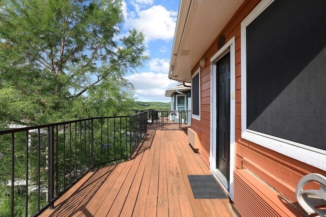 Building Photo - 2164 Tanglewood Blvd