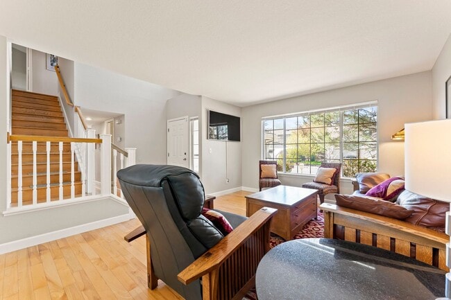 Building Photo - Fully Furnished Modern Home With Great Location