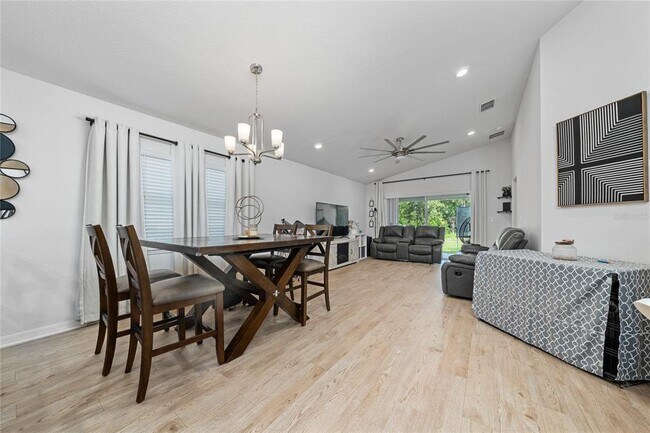 Building Photo - 355 Lily Ln