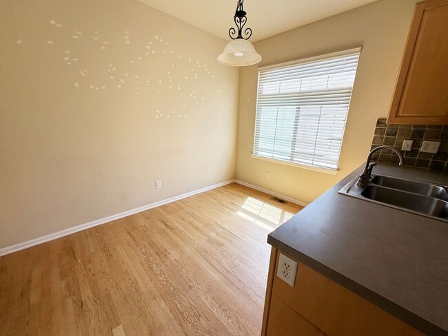 Building Photo - Bright, Spacious 2-Bedroom Home in Aurora with Room to Grow