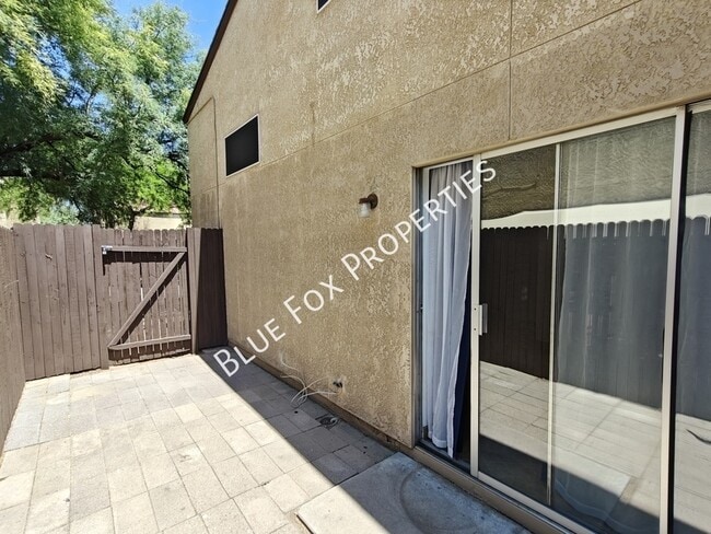 Building Photo - 880 E Peppergrass Ln
