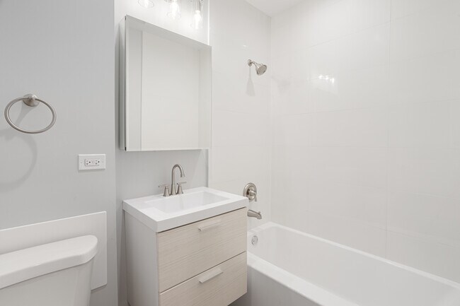 Building Photo - 7389 N Damen Ave