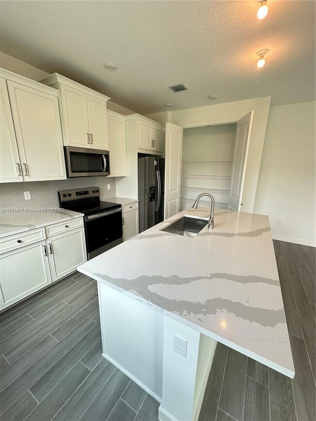 Building Photo - 7262 Lenora Ln