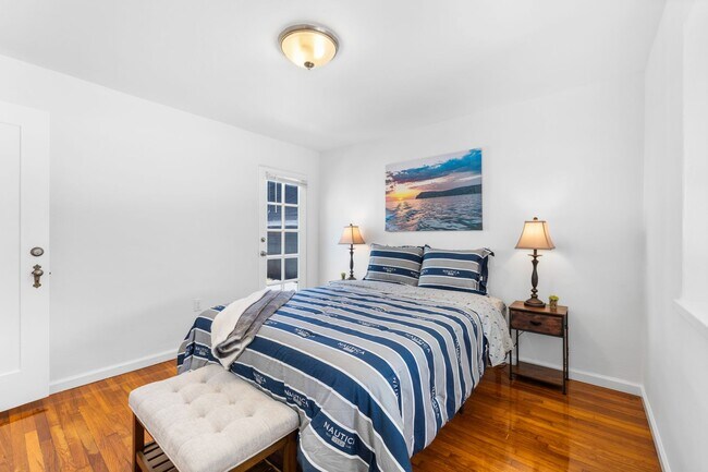 Building Photo - Charming 2 Bed 1 bath "fully furnished monthly rental" in La Jolla Village.