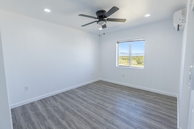 Building Photo - 6151 Poppy Blvd