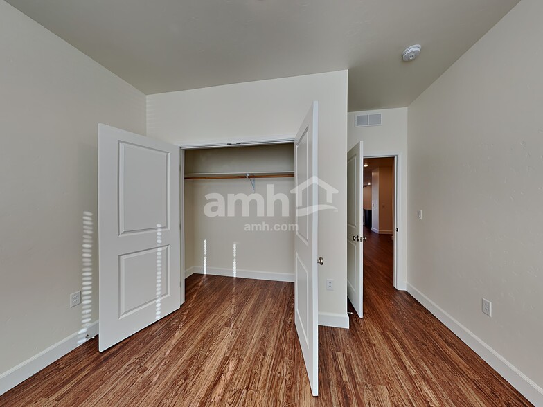 Building Photo - 1854 N Oconner Ave