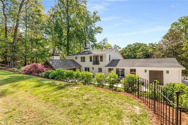 Building Photo - 1100 Kingston Dr NE