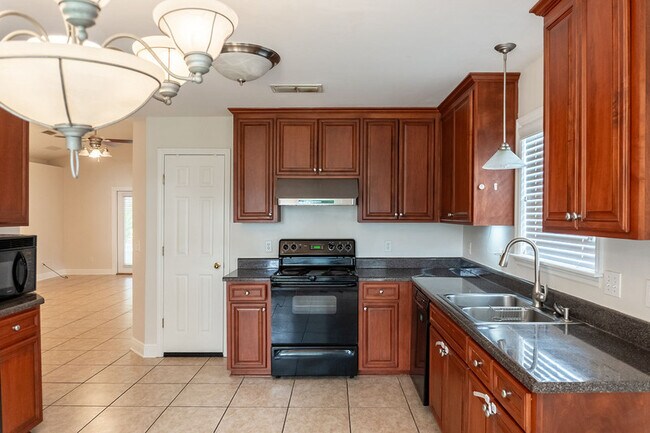 Building Photo - 1106 High Meadow Dr