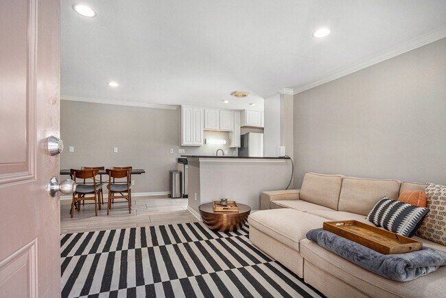 Building Photo - 1880 White Oak Dr