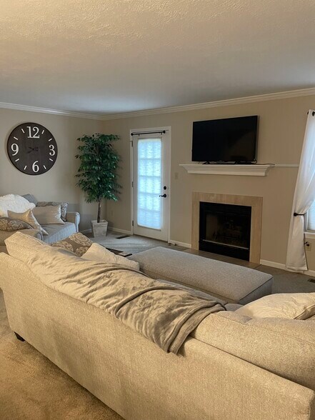 Living Room - 104 Hillvue Dr