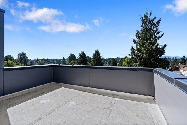 Building Photo - Beautiful Greenwood Townhome with Rooftop ...