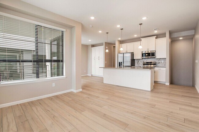 Building Photo - Beautiful 2 Bed 2 1/2 Townhome in Virginia Village