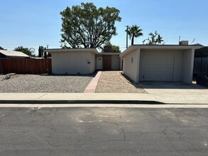Building Photo - Charmingly remodeled