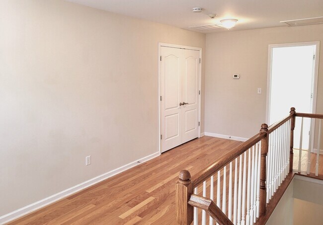 Building Photo - 105 Clubhouse Dr