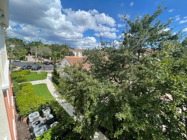 Building Photo - 9833 Baywinds Blvd