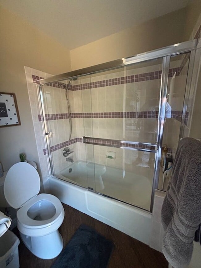 Building Photo - Stockdale Country Club 3 Bedroom Home with Paid Solar, Sunroom, RV Parking, and Ample Storage