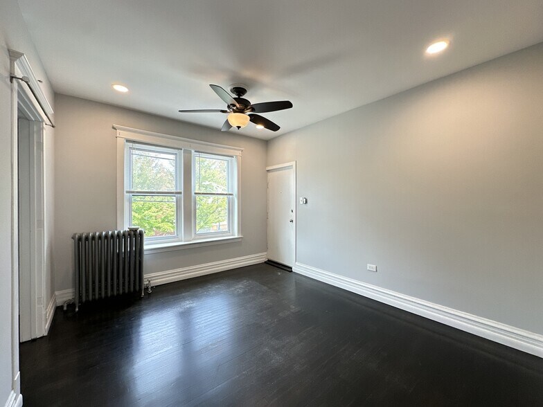 Building Photo - 2552 N Kildare Ave