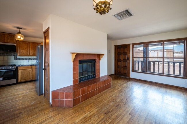 Building Photo - Classic Charm in the Heart of Downtown San...
