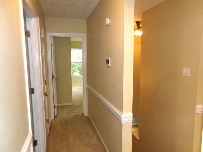 Building Photo - Beautiful 2 story home located on a cul-de-sac