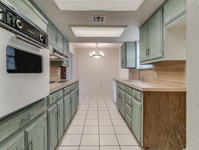 Building Photo - 2b 2ba in Piedmont Schools